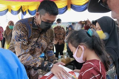 Wali Kota Medan Harapkan Siswa Dapat Manfaatkan Laptop Untuk Belajar Daring